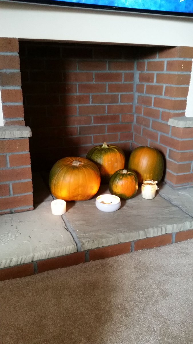 SeabridgeRadio's tweet photo. Happy Halloween everyone!!🎃🎃🎃😱😱 there's work to be done! #spookyfaces https://t.co/8GikHX73RP