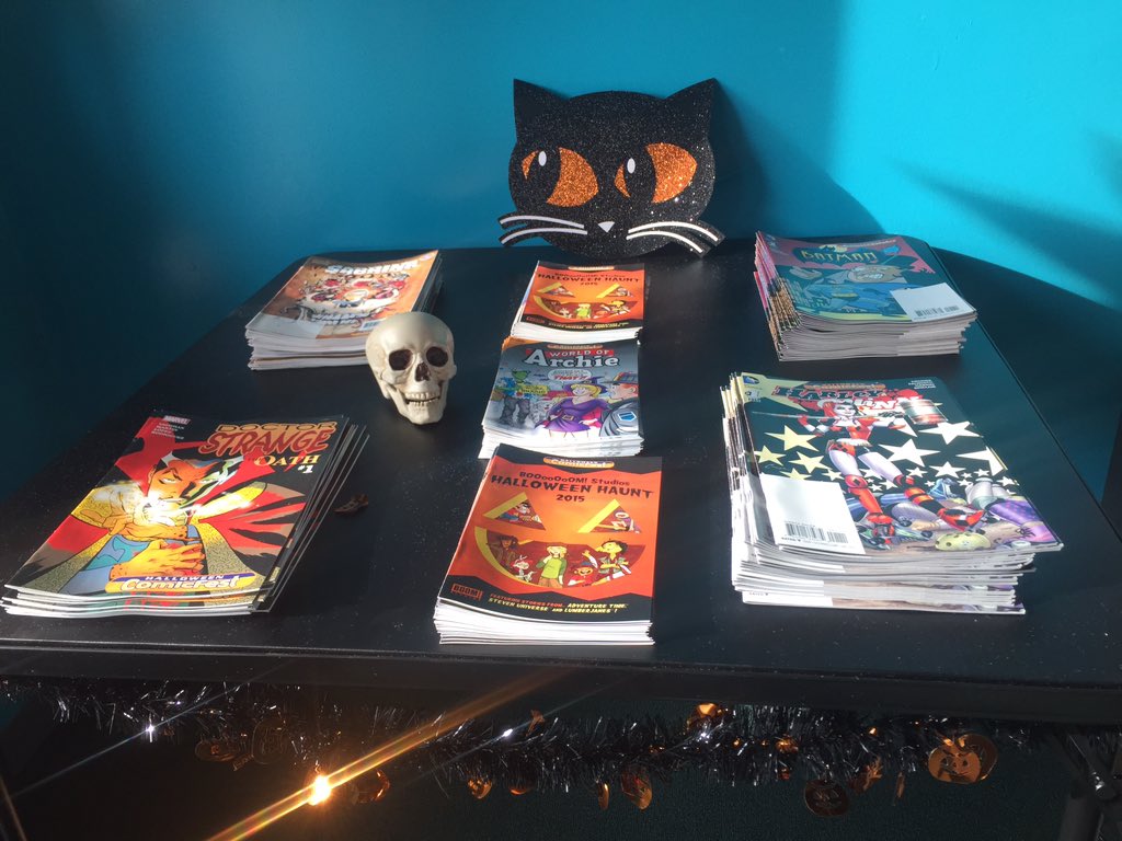 robotzero_'s tweet photo. Only at #RobotZero #freecomics til they're gone! #ashtabula #halloweencomicfest #GenevaOH #comicbooks #harleyquinn https://t.co/Im5qMp2EDV