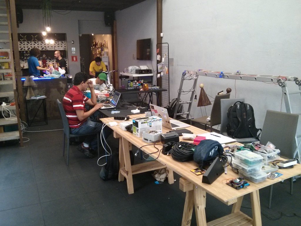 beneditobatista's tweet photo. O hackfest ta rolando, chegar! Rua harmonia, 797 #DevFestSP15 https://t.co/fGkx2XFgie