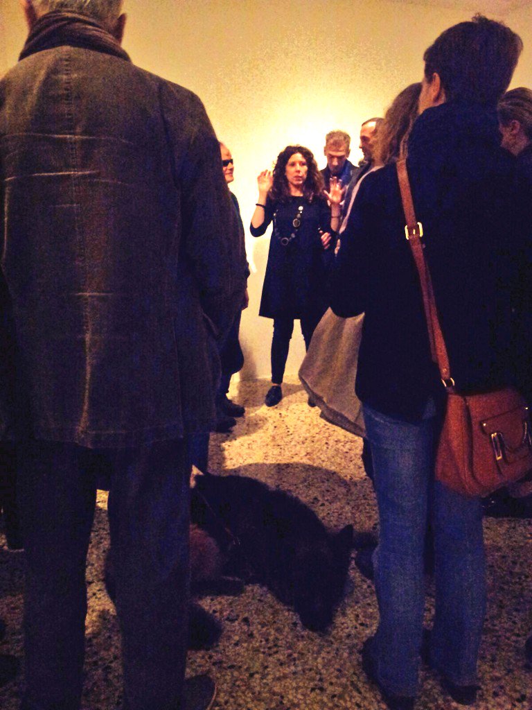 MuseiSenza's tweet photo. Una #visita #tattile è interessante per tutti: vedenti e non. L'unico incerto é solo il cane guida @GuggenheimPGC https://t.co/NEVv72DujY