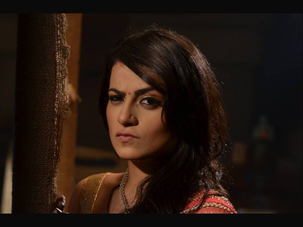Matsh_Mjnmk's tweet photo. ranveers most valuable posession @shaktiarora @radhikamadan01 https://t.co/am3IckvzIC