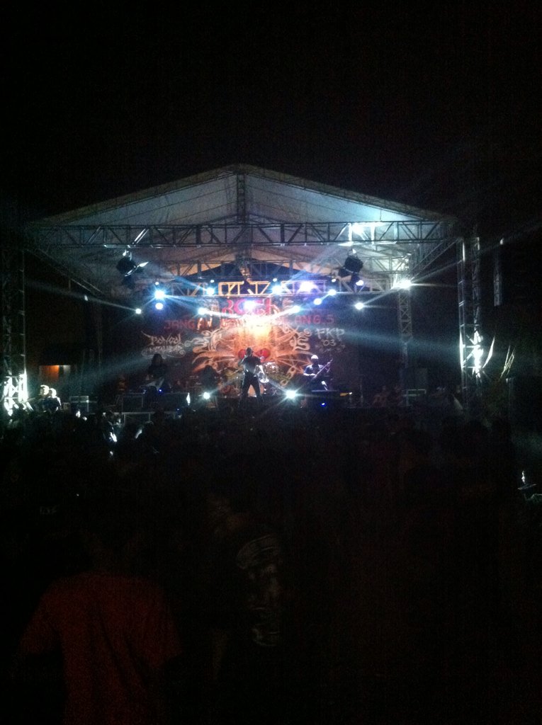 Luar biasa malam ini <a href="/PANICXDISORDER/">PANIC_DISORDER</a>