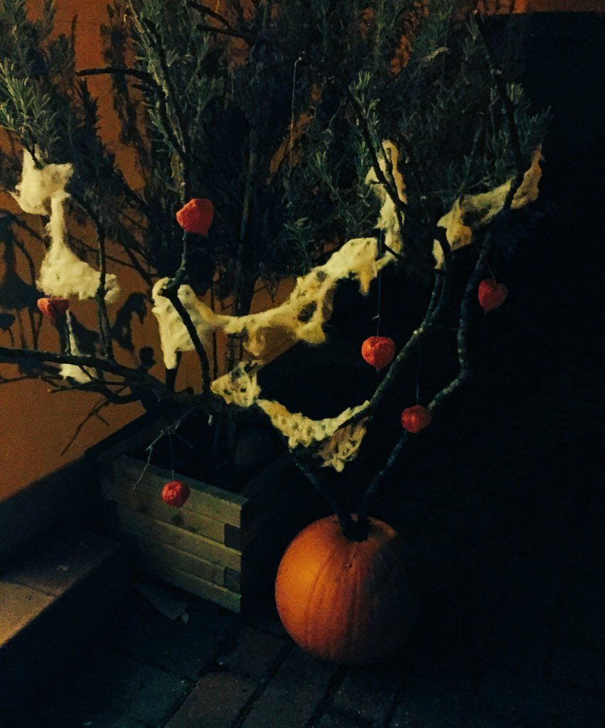 propmyparty's tweet image. Happy Halloween! We've been busy propping our pumpkins!