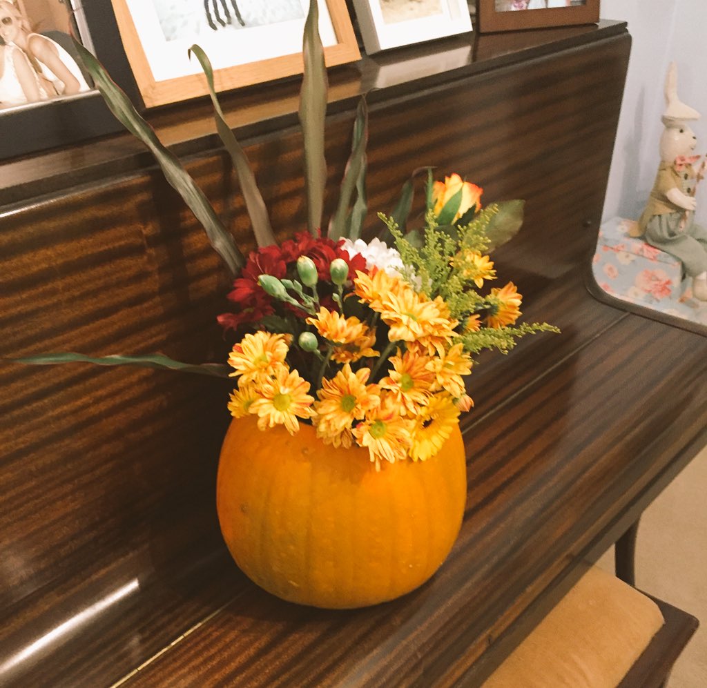 propmyparty's tweet image. Happy Halloween! We've been busy propping our pumpkins!