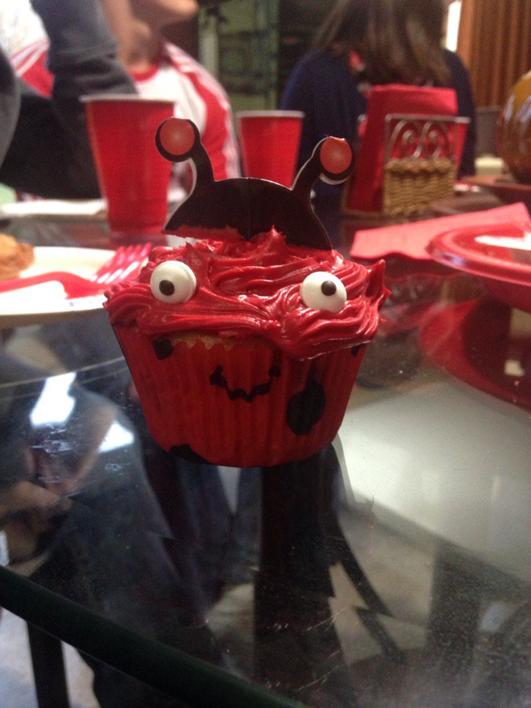 alexa_cappel's tweet photo. Cupcakes #4Bryan 😇❤️💕🎈🎉 https://t.co/Wt3v5PuhZd