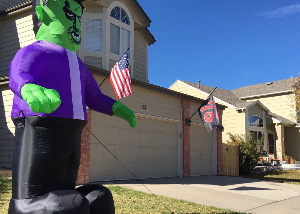 jlpj's tweet photo. @FR78Racing @MartinTruex_Jr what has giant Frankenstein,America and #78pride This guys yard. #truexnation #78sville https://t.co/rJN0kKBqRZ