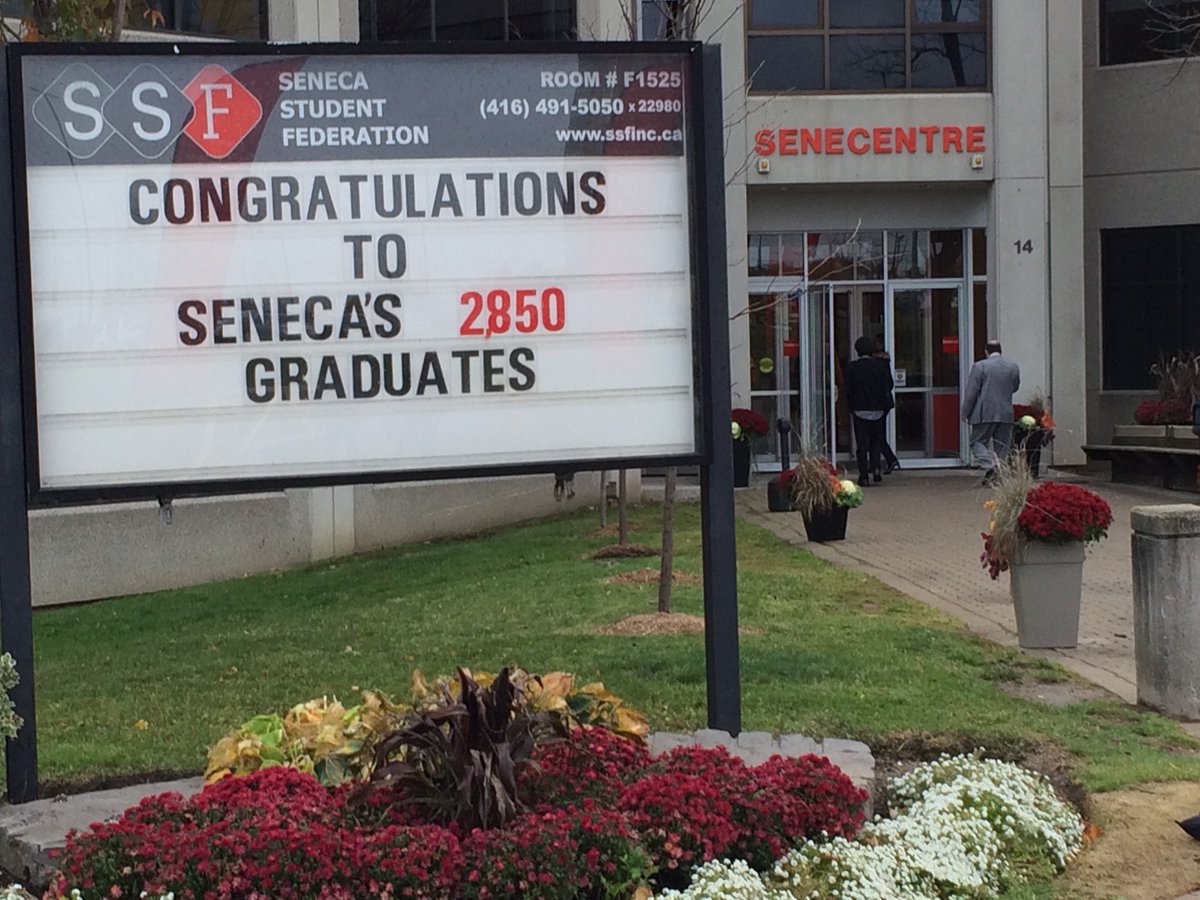 SenecaPoly's tweet photo. Congratulations #SenecaGrad2015. https://t.co/1PXiAIPt77
