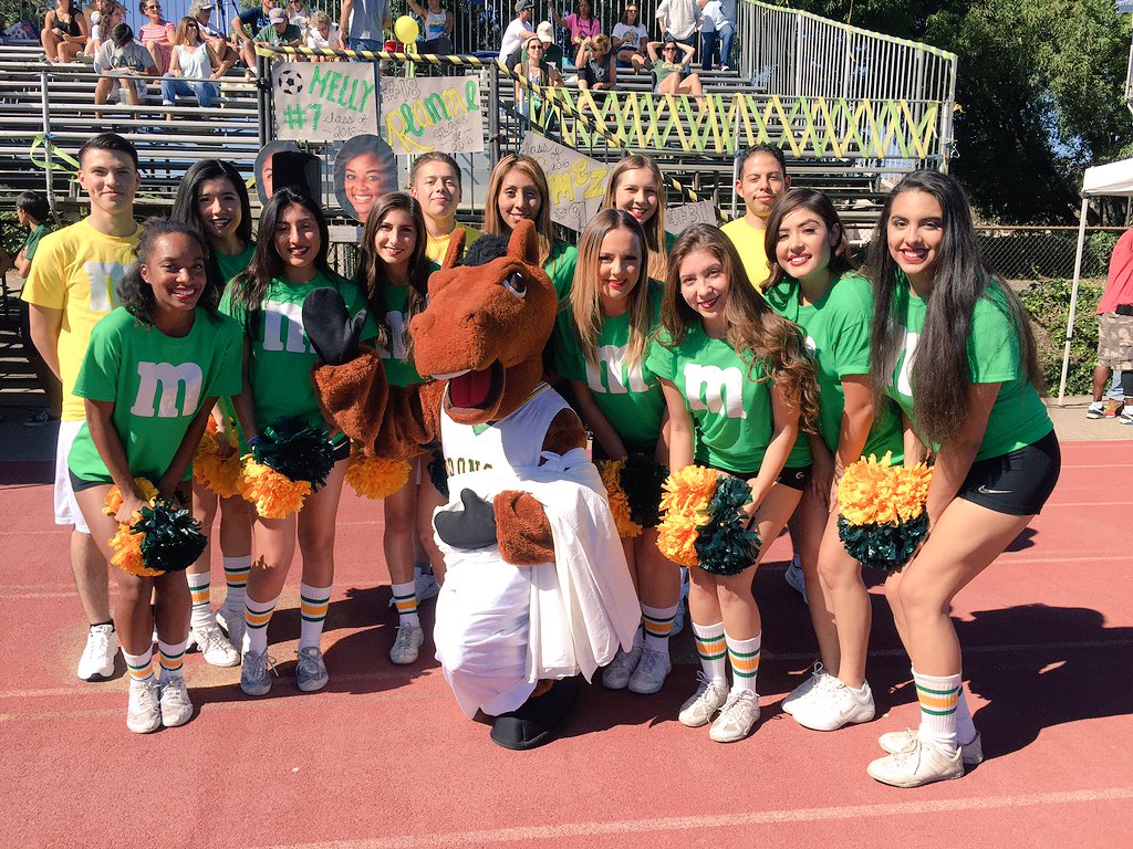 CPPcheer's tweet image. M&amp;amp;Ms for Halloween💚💛 #cppcheer #gobroncos