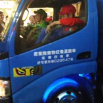 ハロウィン後の街を清掃するスーパーマリオ!