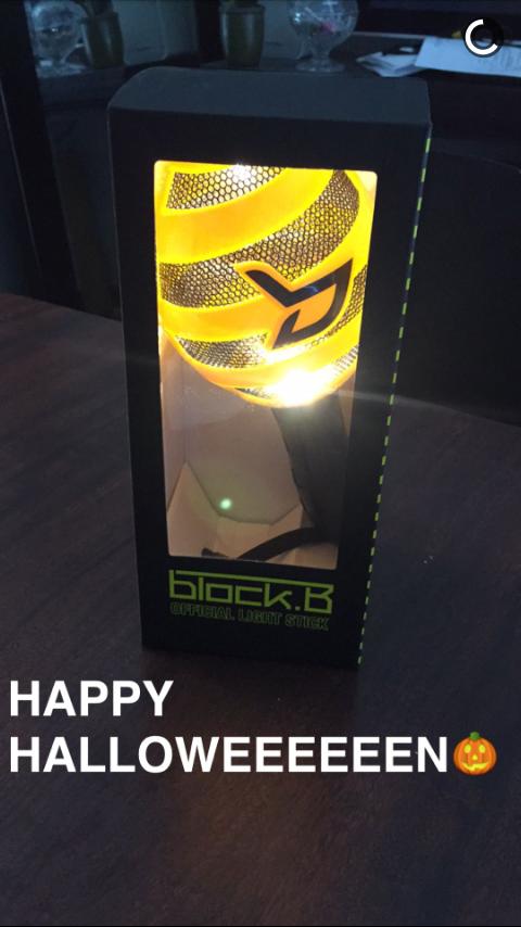xsanshinexx's tweet photo. OMG HOW MUCH π±π±π±π±π± @SubKultureEnt #blockbchicago #blockb https://t.co/Jmp2xCyEhO