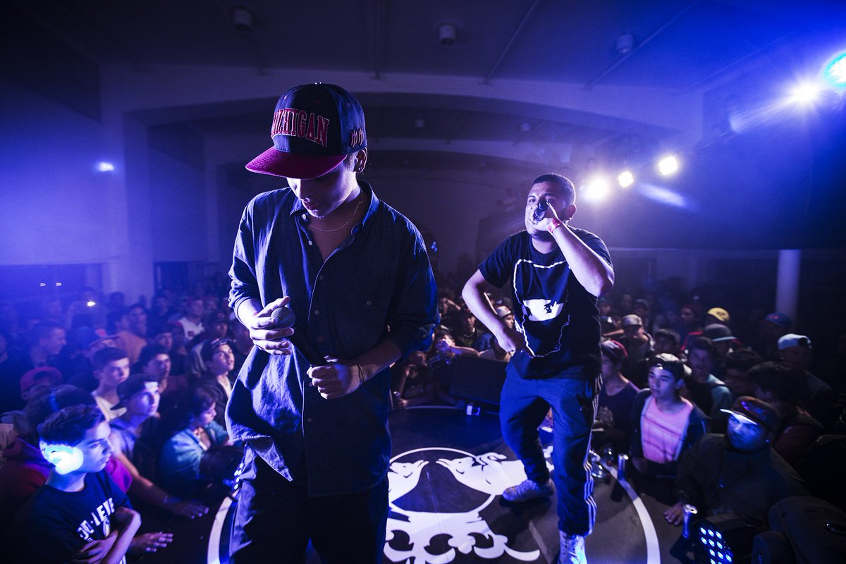 redbullbatalla's tweet photo. Se va última Nacional del año: ¡toda la info para ver en VIVO #BatallaDeLosGallos Chile! >> https://t.co/l9rAbVYUbN https://t.co/gxT6AJVND8