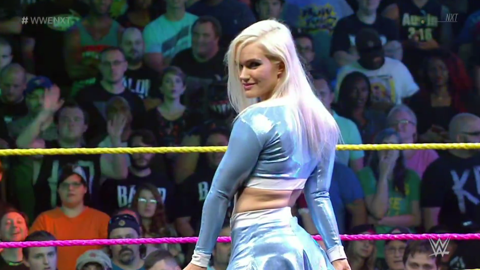 ClubWWE's tweet photo. .@Shazza_McKenzie makes her @WWENXT debut against @EmmaWWE RIGHT NOW on @WWENetwork! https://t.co/LyhlkRpx5a https://t.co/hMt4B6JzFE