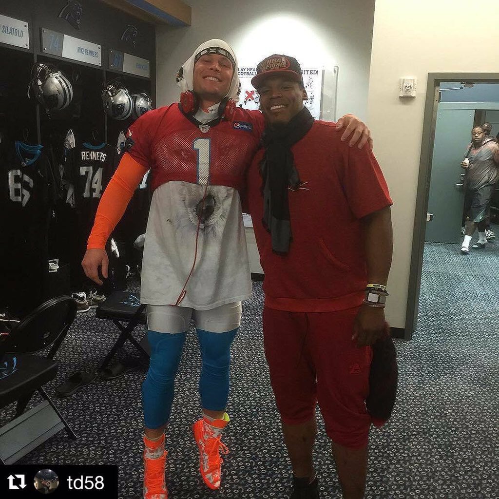NFLRT's tweet photo. Luke Kuechly dressed up as Cam Newton for Halloween 😂😂 #nailedit 

(via @ThomasDavisSDTM) https://t.co/jWquVJ0DOt