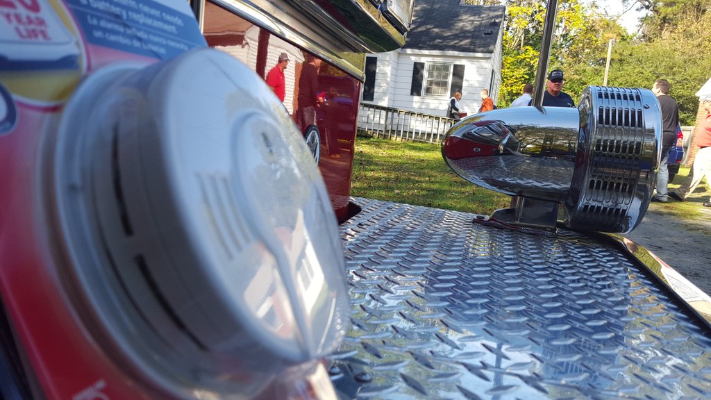 ThomasDBradley's tweet photo. @GarnerFire &amp; @RedCross in neighborhoods installing smoke detectors to prevent house fire fatalities @WRAL. #wral https://t.co/sbcdFugMxY