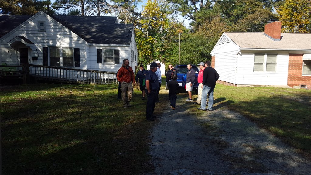 ThomasDBradley's tweet photo. @GarnerFire &amp; @RedCross in neighborhoods installing smoke detectors to prevent house fire fatalities @WRAL. #wral https://t.co/sbcdFugMxY