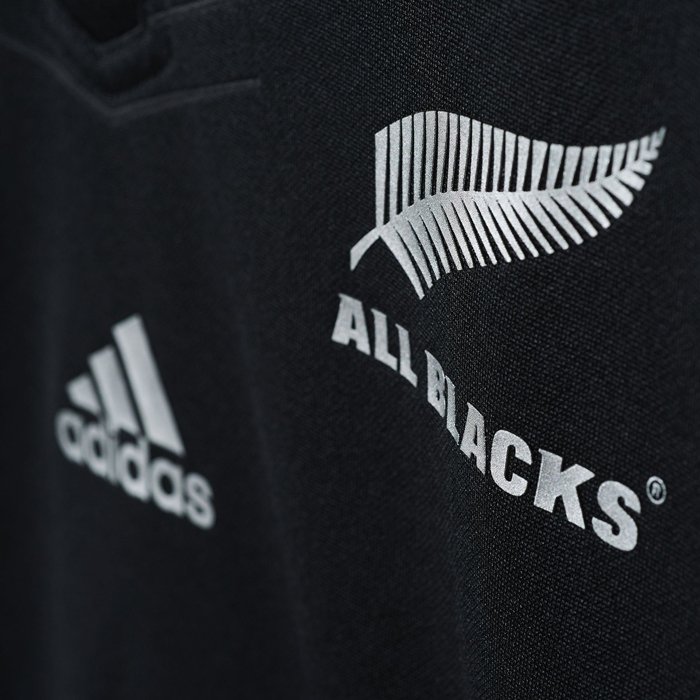 AmazonUK's tweet photo. Who's going to win the #RWCFinal? RT for #NZL OR favourite for #AUS https://t.co/pQEF3GtN98 #NZLvAUS #RWC2015 https://t.co/6Ip3r3wqRH