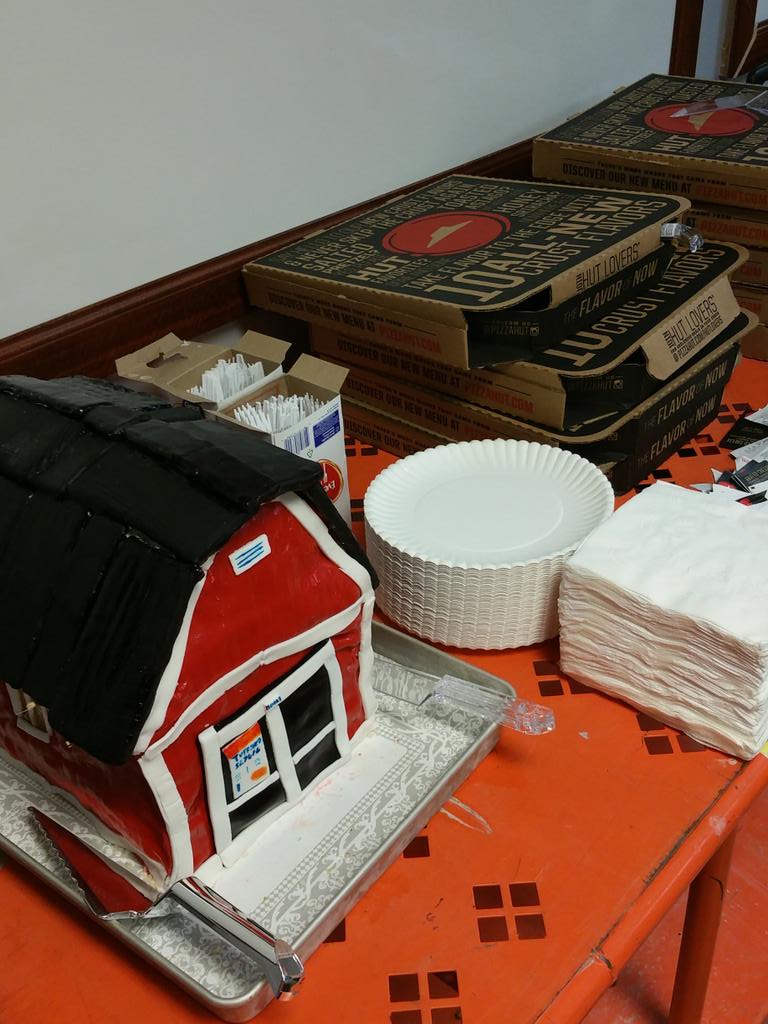 KingCryptoCole's tweet photo. Thank you @TuffShedMesquit for the pizza and cake, outstanding job to the team for driving Sheds!!! @DTywon https://t.co/WQDoYeFlEB