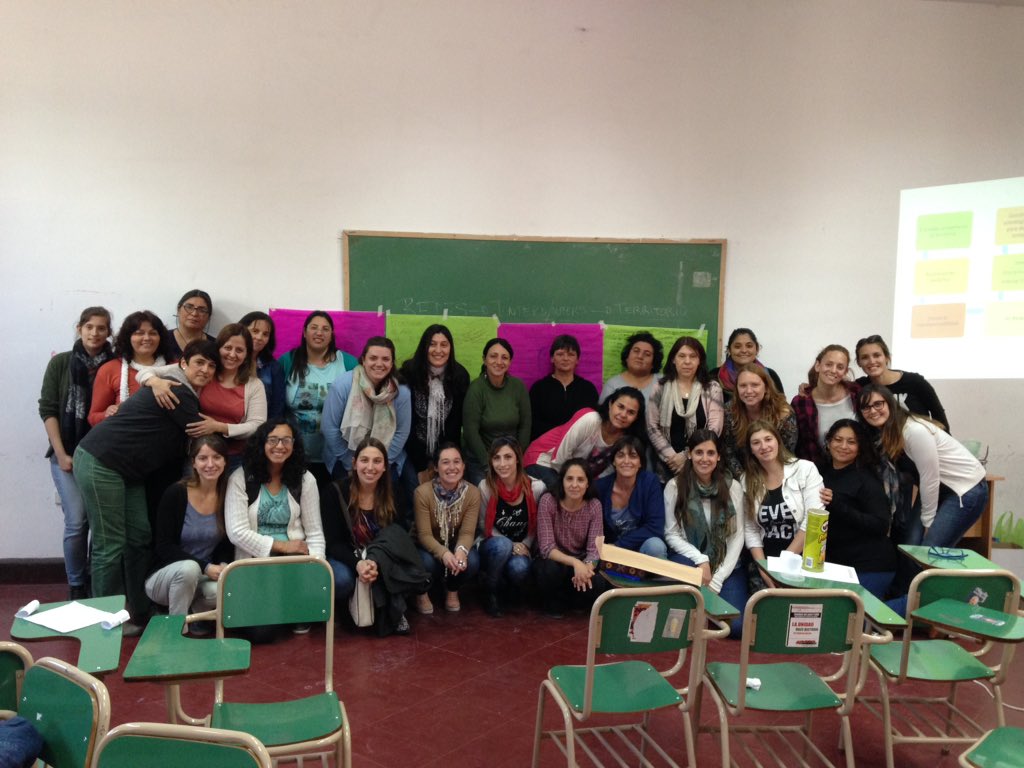 TramandoBarrio's tweet photo. Terminando para empezar.Grandes compañeros para seguir compartiendo! Gracias! #TramandoBarrio https://t.co/XtolcDgSMM