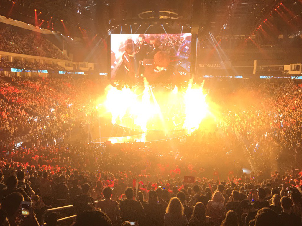 lolesports's tweet photo. The 2015 #Worlds Champion: SK Telecom T1! https://t.co/FhsJU3JzOi