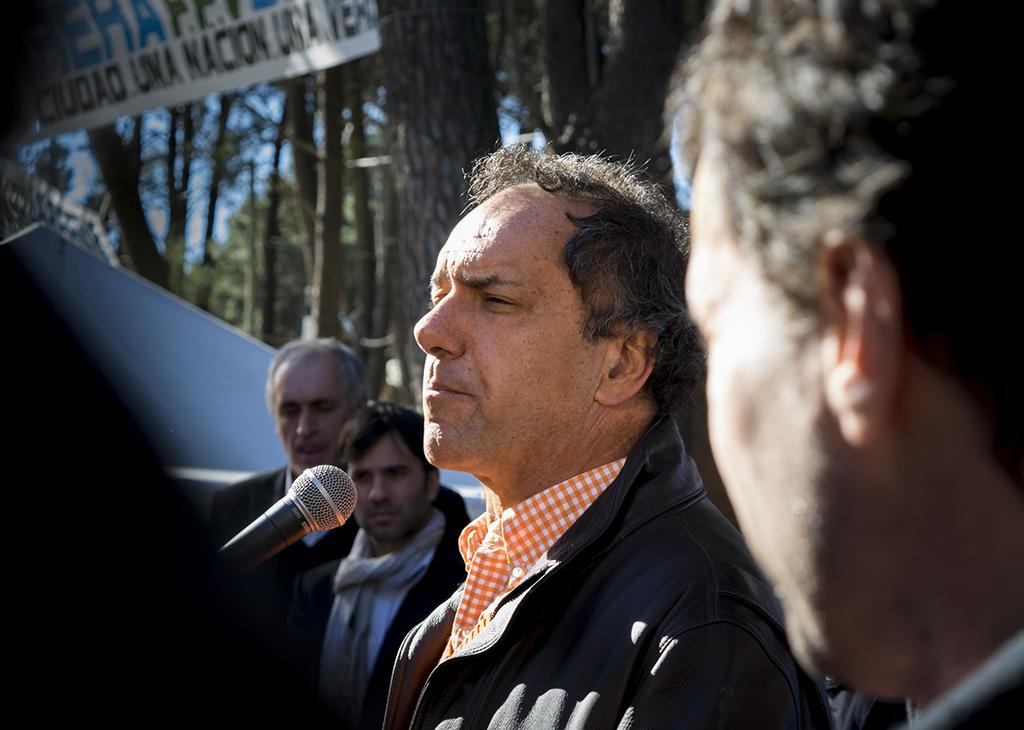 HOY a las 16hs estará Daniel Scioli en Villa Gesell. El encuentro será en la plaza Primera Junta #ScioliPresidente