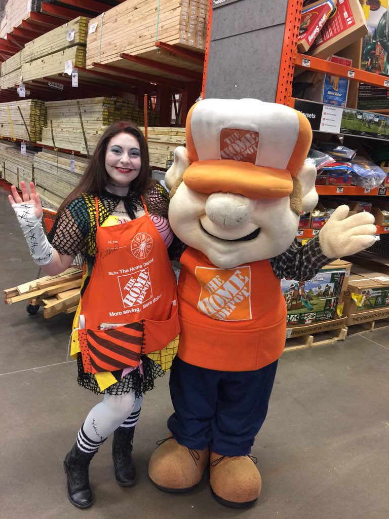 stacy_cooksey's tweet photo. HAPPY HALLOWEEN FROM TERRELL #6579 https://t.co/IPeQ25nMKg