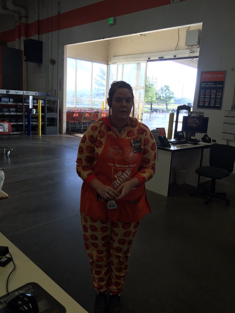 stacy_cooksey's tweet photo. HAPPY HALLOWEEN FROM TERRELL #6579 https://t.co/IPeQ25nMKg