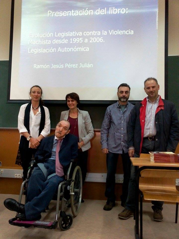 PAD_UJI's tweet photo. Presentació del llibre de Ramón Jesús Pérez llicenciat en dret per la Universitat Jaume I en 2003 https://t.co/Gu50INAnYa