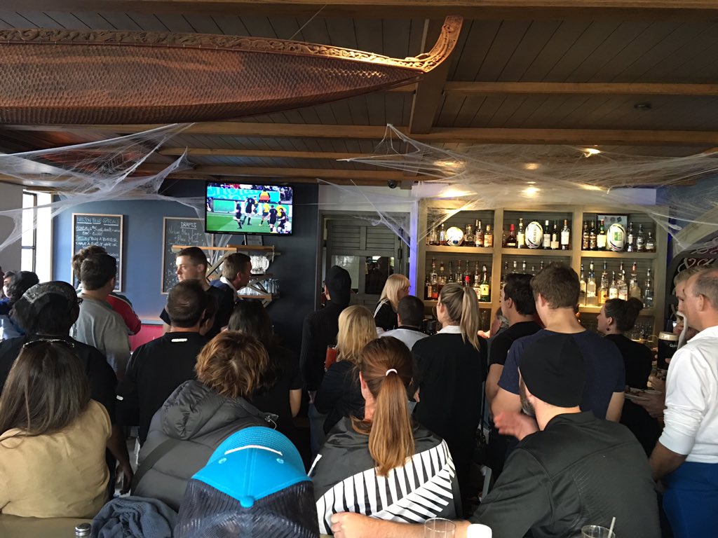 jasminetaggart's tweet photo. Come on @allblacks! Let's do this. Bar full of kiwis in NYC. #BackingTheABs https://t.co/V1wnWOEvlk