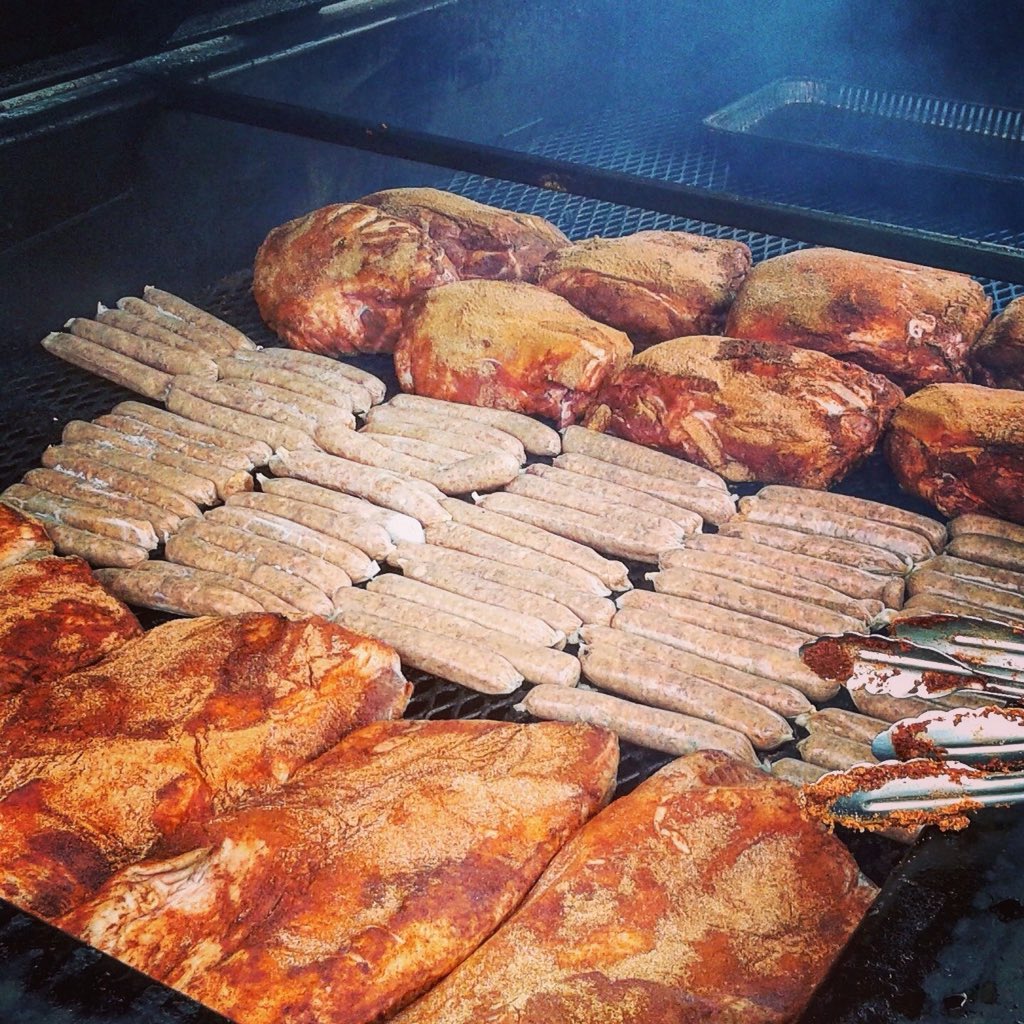 MuddysPitBBQ's tweet photo. This is how we do it. No pre smoked meat for us. No charcoal. No gas. Wood fired smokers on premises. Check em out! https://t.co/szP5lhMAtL