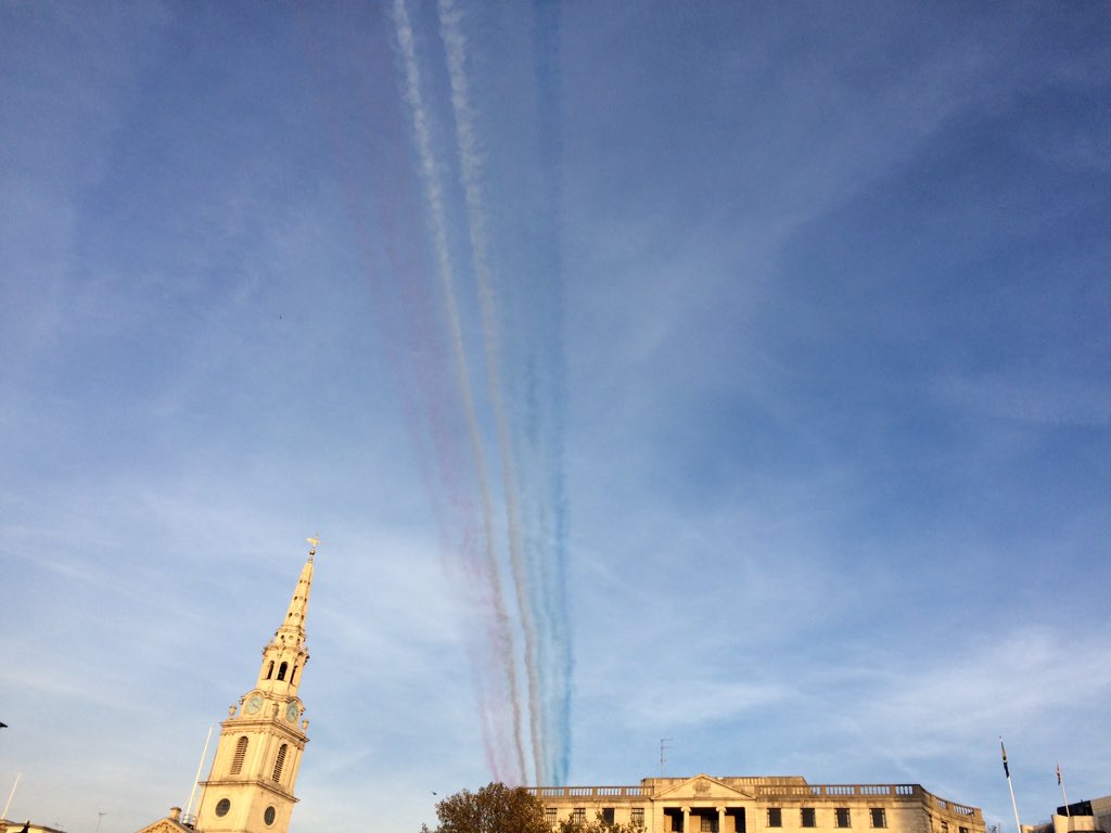 Red arrows over Trafalgar Square! A tad slow :)