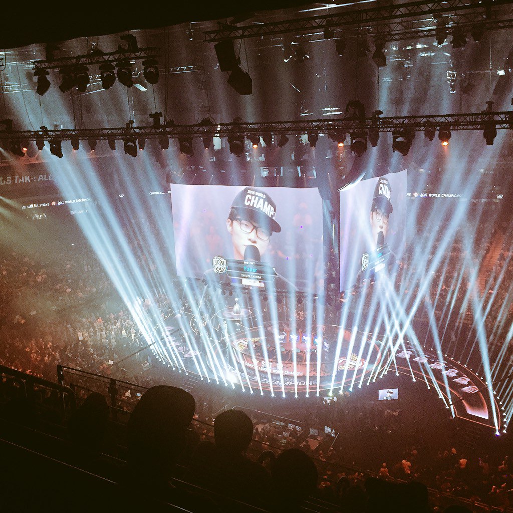 o2ymandias's tweet photo. "Hi guys." - Faker senpai, 10/31/2015 #worlds @sktelecom_t1 @lolesports https://t.co/oXFROT0quV