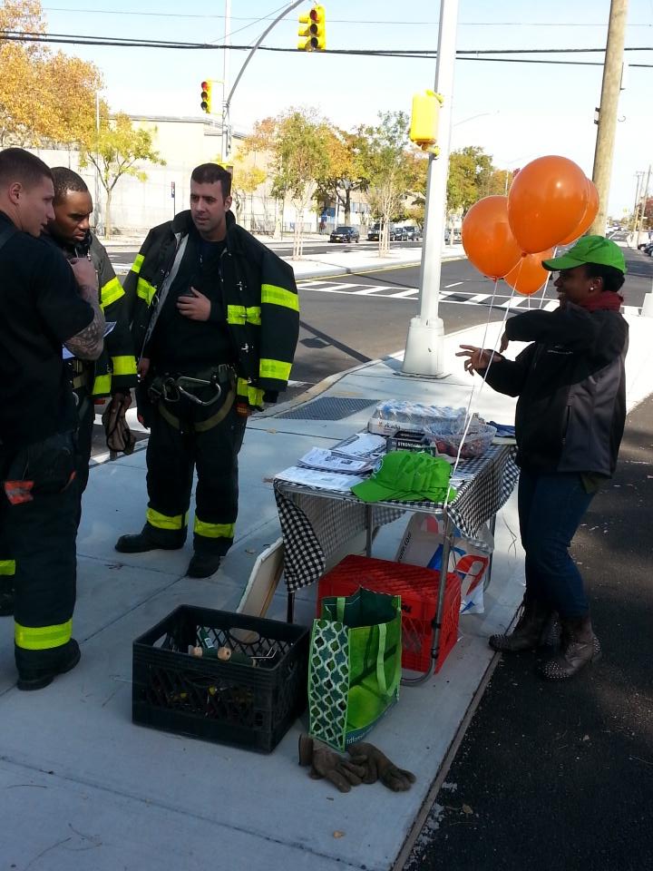 SQueensGreenway's tweet photo. #Springfieldgreenwaybulbplanting @IdlewildFriends Engine 311 Hook &amp; Ladder 158 #swampdogs https://t.co/7SNATC8Wq5