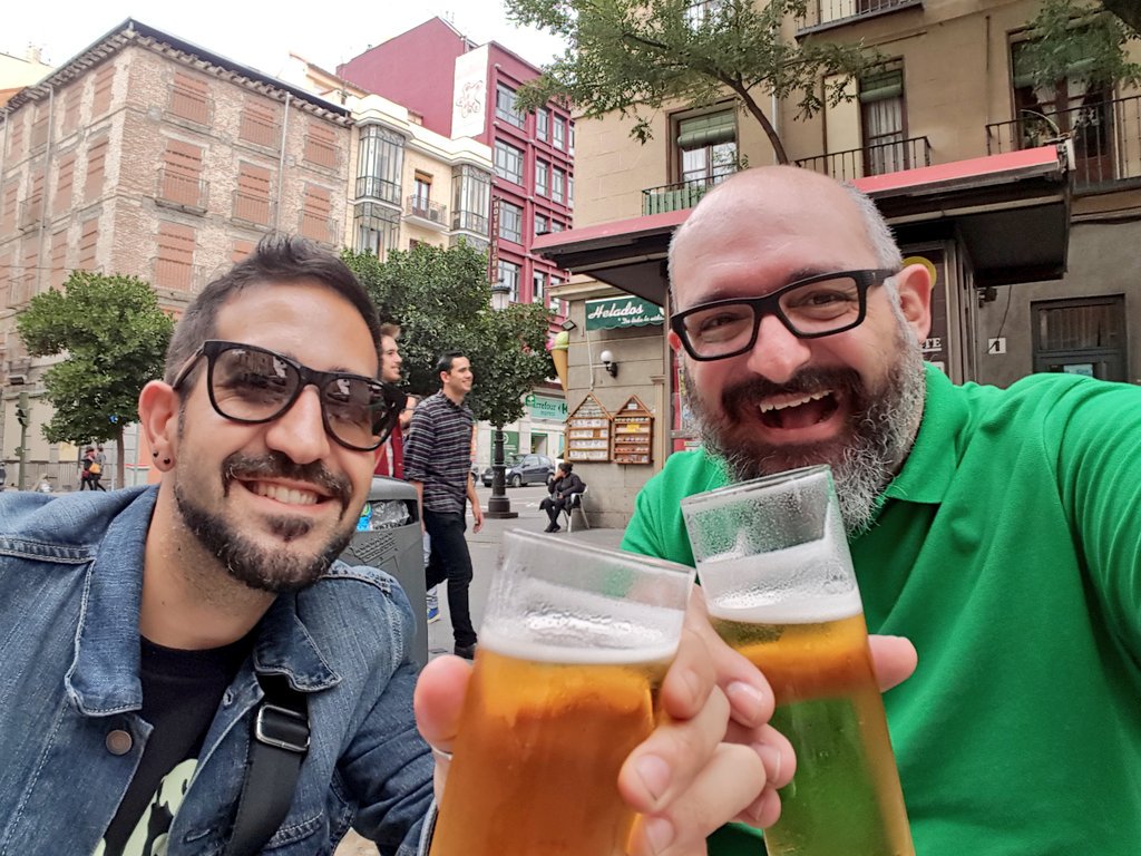 zandolove's tweet photo. El #MiércolesDeBarbas nos unió y el #SábadoDeAbrazos nos perpetuará.
#HappinessIsAnOption @DvitoreS_ &amp; @zandolove https://t.co/NDlHy94bOz