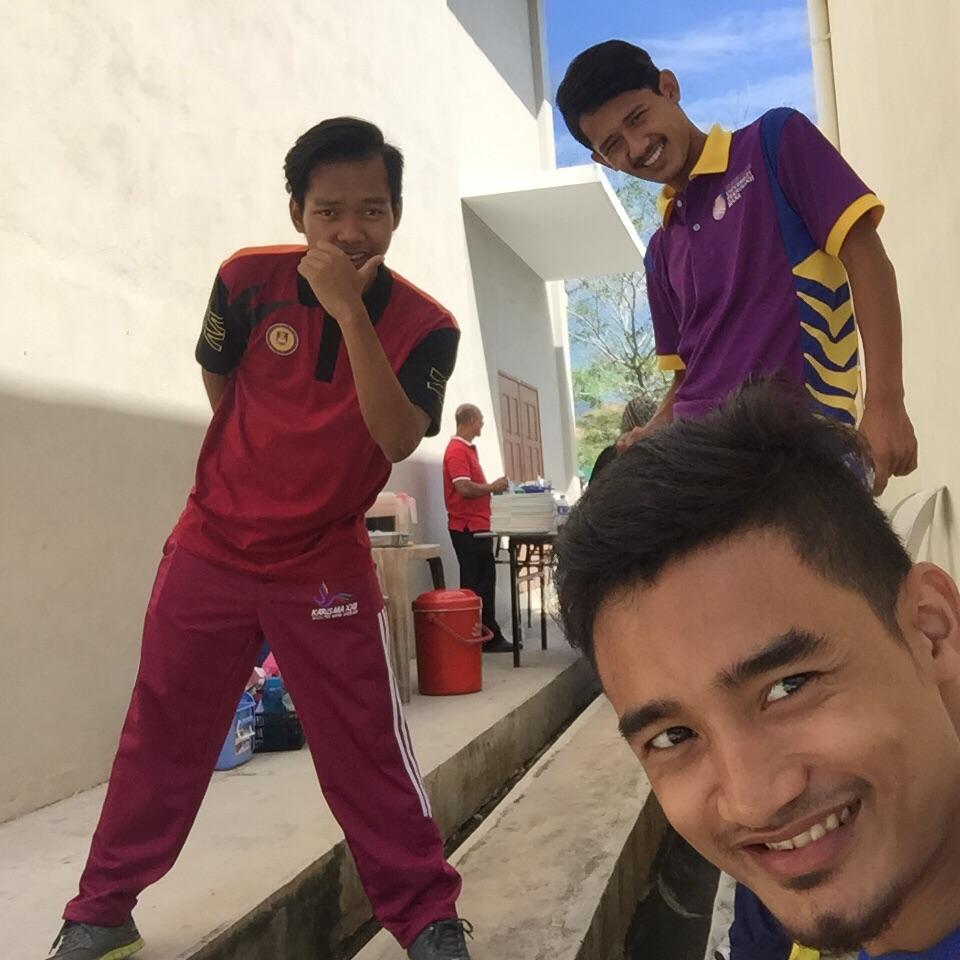 mridhuanramli12's tweet photo. Geng #AAS. Ade lagi ni tp hilang lastday. #karisma2015 https://t.co/0MvO6yJ7is