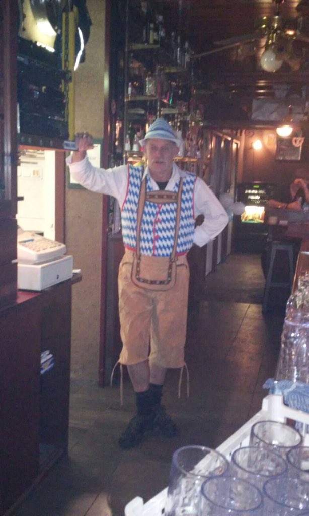 CafedeFoarwei's tweet photo. Vanavond het #oktoberfest in het klein😉! We zijn er klaar voor!! Jullie ook? Onze Joop wel🍻 #defoarwei https://t.co/UXnBml6ryO