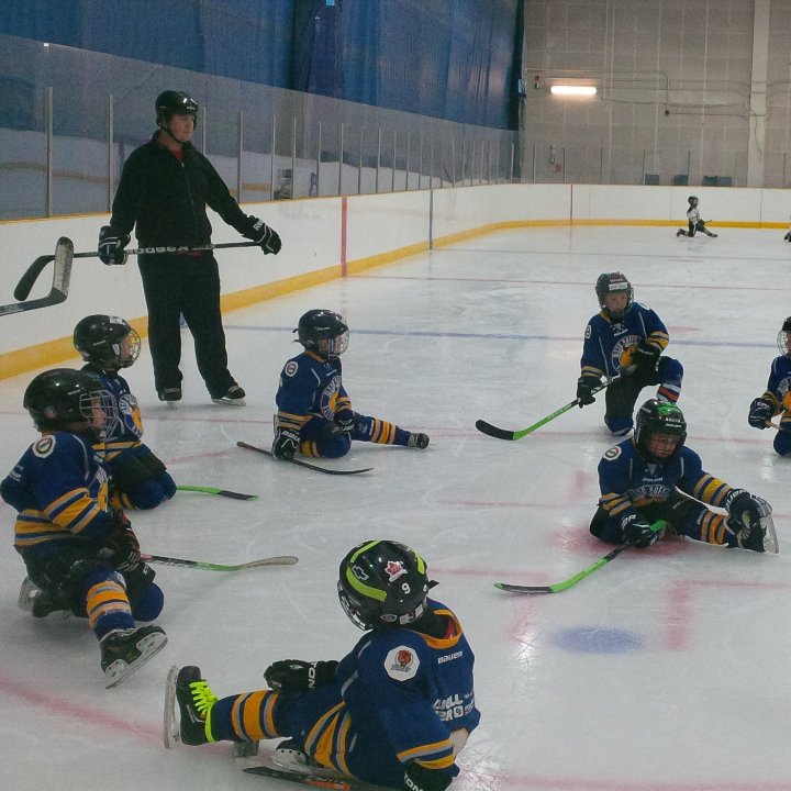 sirk_25's tweet photo. 1,2,3,4... @Raven_Hockey Flex sticks during stretches. #RavenSpotting #Winaraven #FMMHA https://t.co/AwyM661S2g