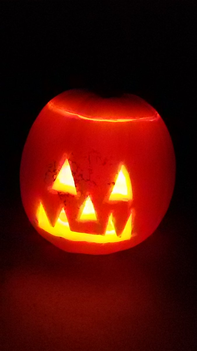Denitsa_Encheva's tweet photo. Happy Halloween, everyone!! 🎃 https://t.co/aeMBLP7Eob