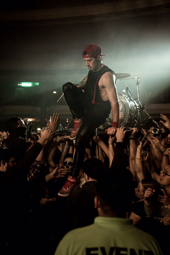 twentyonepilots's tweet photo. || milwaukee for the second to last night of #BlurryfaceTour 10302015 || https://t.co/6QhvOTfg5P