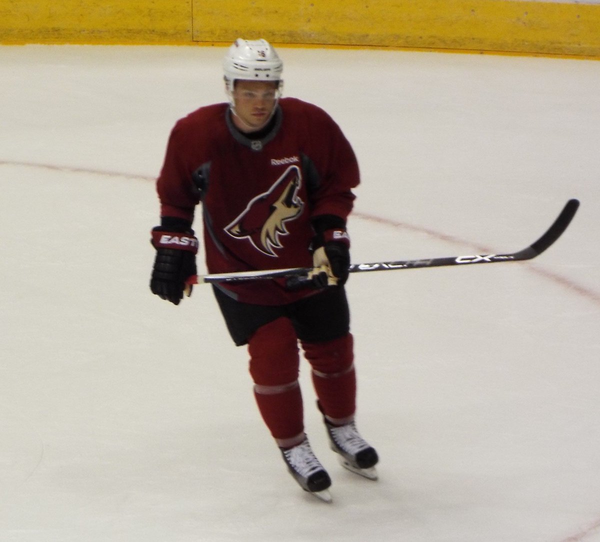 icetimesw's tweet photo. Time for the @ArizonaCoyotes to get this guy some help @max_domi #morespeed #moreskill https://t.co/wr1iArZIji