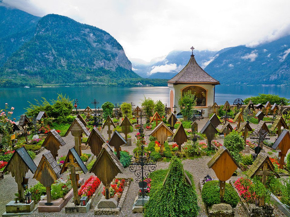 These cemeteries are so beautiful, we wouldn't mind spending eternity in them cntrvlr.co/LMvRzxc #Halloween