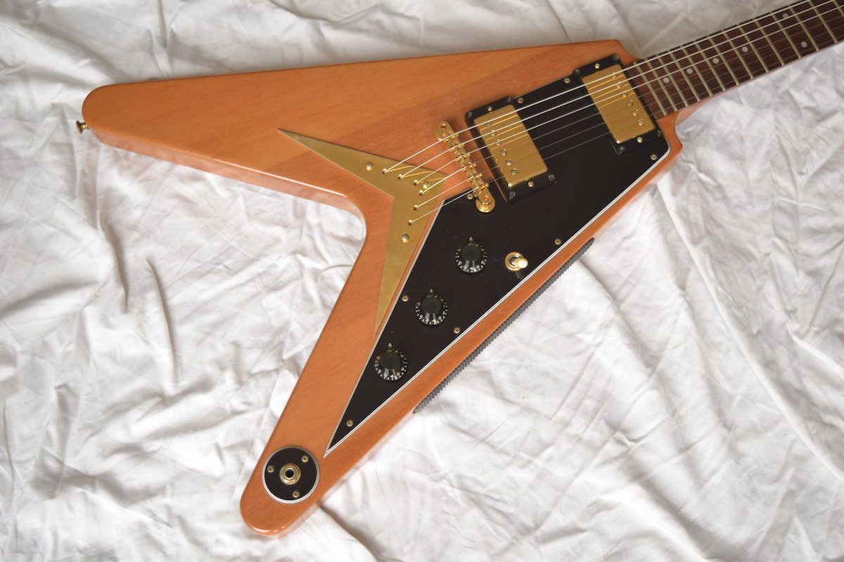 ATBGuitars's tweet photo. ULTRA RARE 1982 #Gibson Flying V #FlyingV in MAHOGANY only 12 made #FlyingVee #Vintageguitar https://t.co/1glt0hQYjU https://t.co/wJDCNZ0N8X