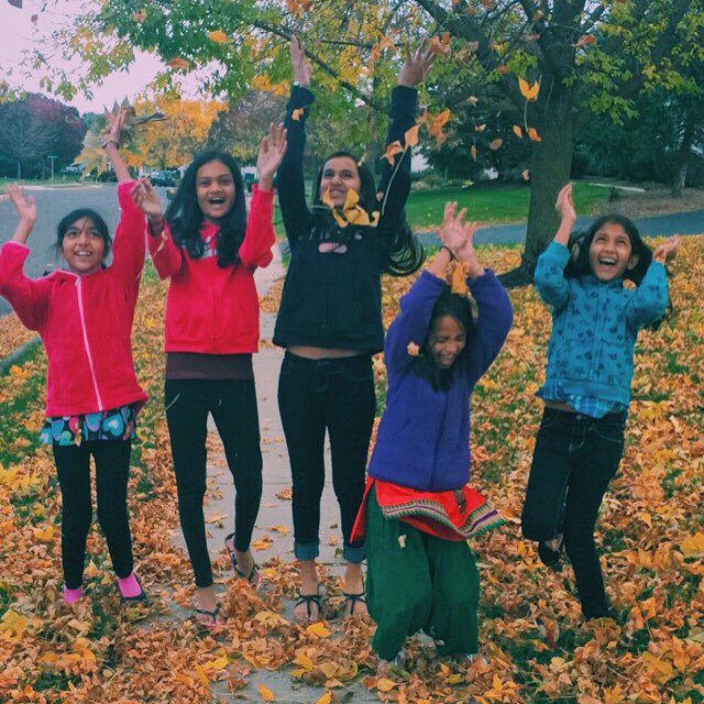 allthingspuja's tweet photo. Some autumn fun in a pile of crunchy leaves ! 🍁🍂🍃 How cute are they 😍 #autumnfun #fallfoil… https://t.co/IPvMYdjqxo https://t.co/HEwC8lROnj