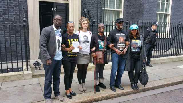 <a href="/BBCBreaking/">BBC Breaking News</a> UFFC hand in petition@ Downing Street this afternoon. What do we want? Justice!