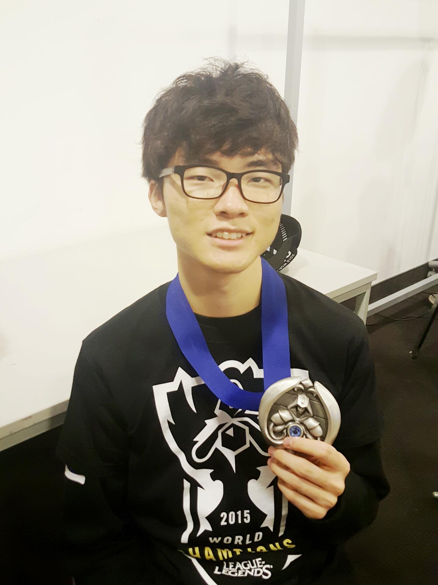 /commons/images/b/be/T1_Faker_Worlds
