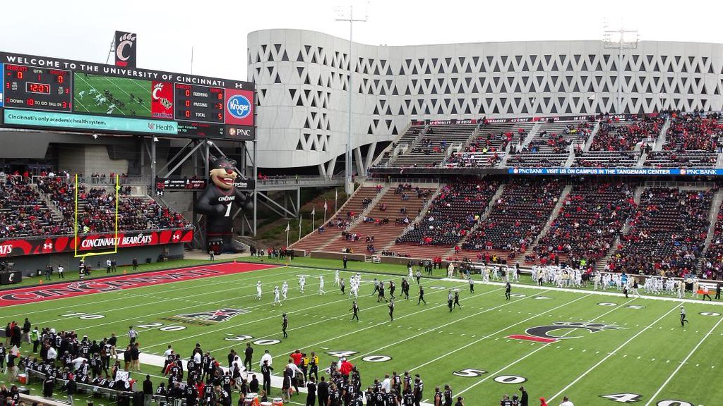 XavierNation's tweet photo. Absolutely ELECTRIC atmosphere at Nippert today. #HottestCollegeInAmerica https://t.co/AK5IXJE9Gb
