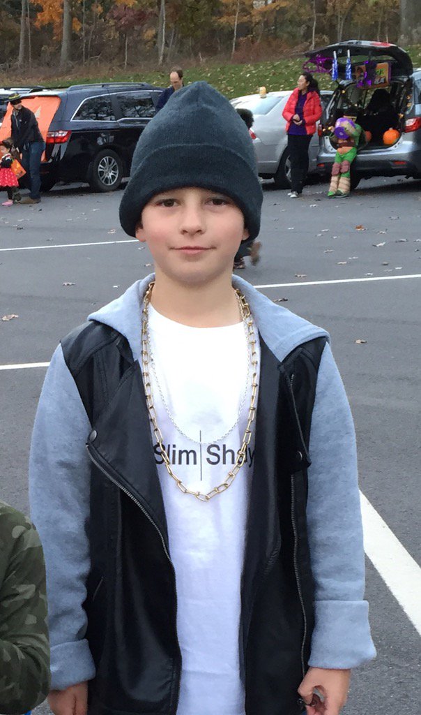 ShannonBWood's tweet photo. Kids didn't know who he was but the teachers did. #Eminem #4iscool beyondhis9years. https://t.co/K6mKWIk5Gz