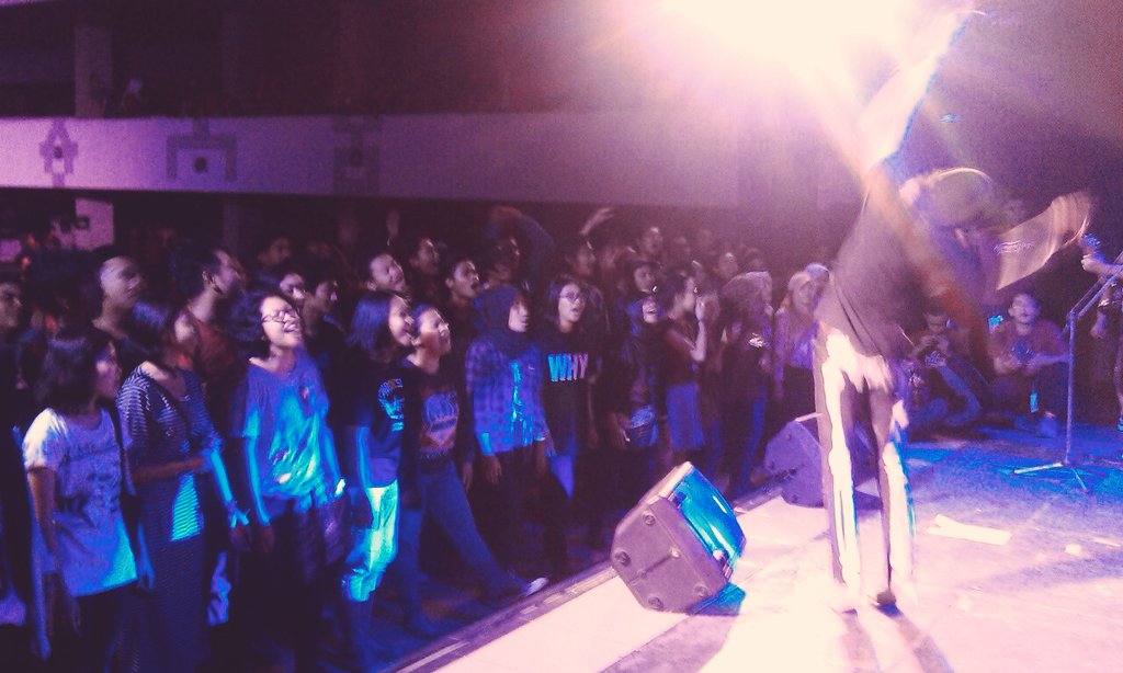 Mengajak semua perempuan untuk berada paling depan, Tanah Indah Untuk Para Terabaikan Rusak Ditinggalkan dibuai~