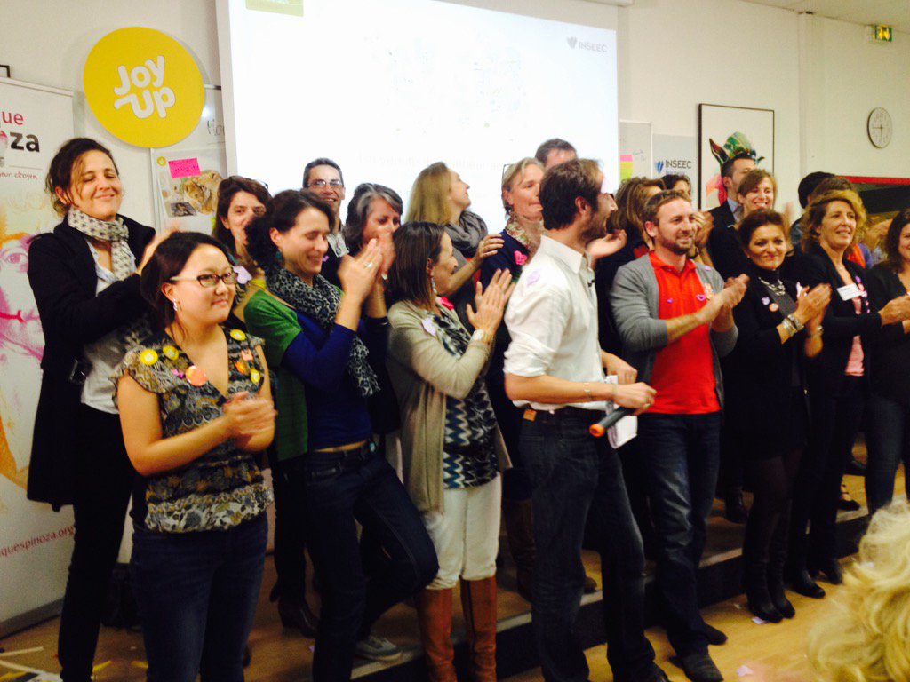 Ijustvalue's tweet photo. Ambiance de fou a la fin de l'#UBAT2015 https://t.co/LlHuU3UAHr