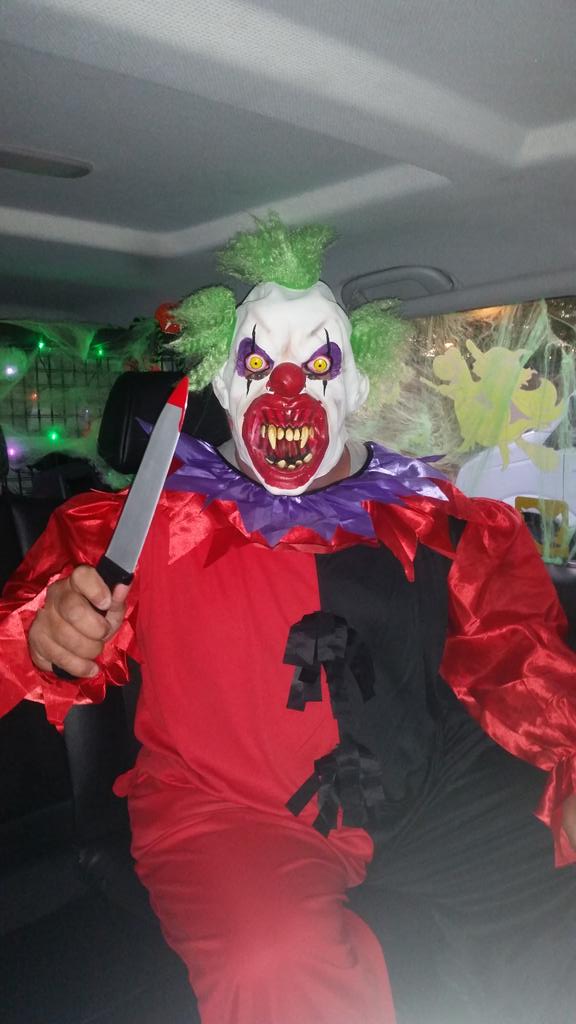 emmasbananabus's tweet photo. #firstoneofthenight #roomie #HappyHalloween @timmytimbo01 @CourtesyTaxis #mymaskisbetter #letthepartycommence https://t.co/Vx6i1CQd6n