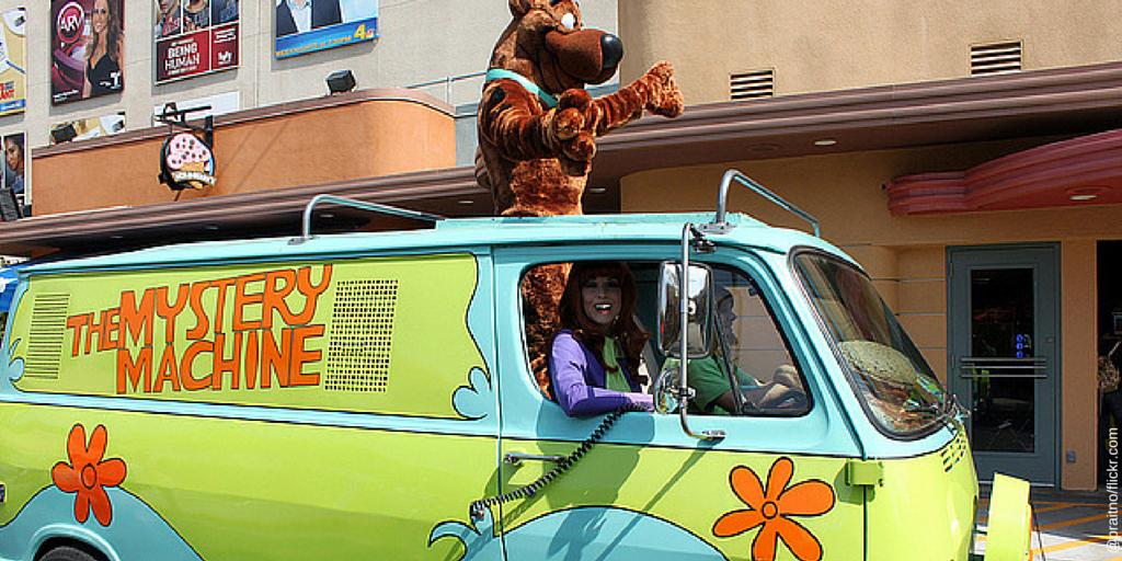 Campanda_com's tweet photo. Scooby Doo where are you? Cruising in the Mystery Machine! Happy Halloween! #mysterymachine #halloweenbus #scooby https://t.co/hWd6UTBZRB